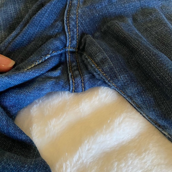 Distressed KanCan Skinny jeans - Picture 3 of 9